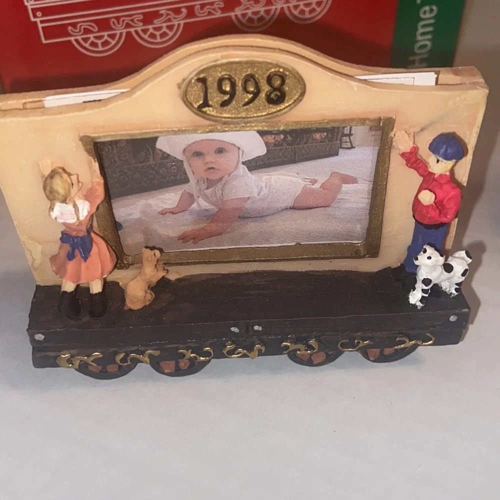 New in box vintage Home Towne Express 1998 Edition My Favorite Photo train car